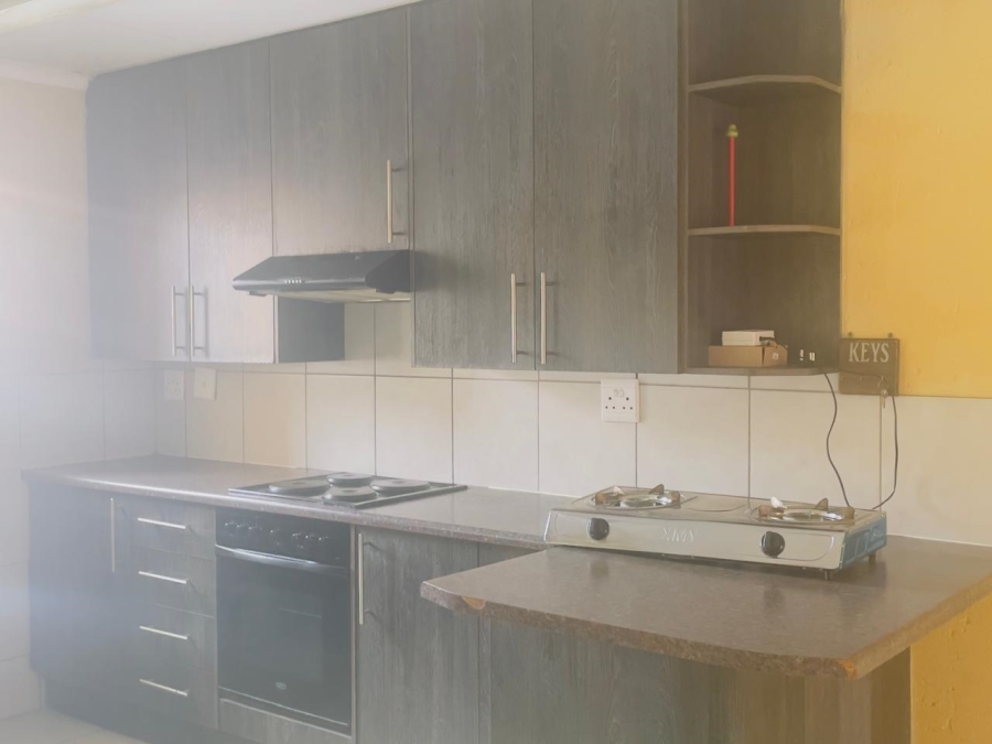 To Let 3 Bedroom Property for Rent in Klippoortjie Gauteng