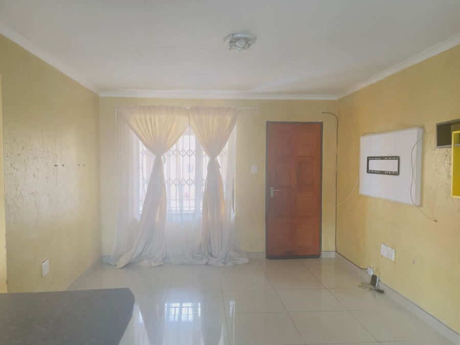 To Let 3 Bedroom Property for Rent in Klippoortjie Gauteng