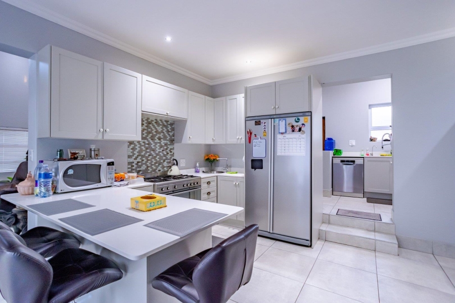 5 Bedroom Property for Sale in Country View Estate Gauteng