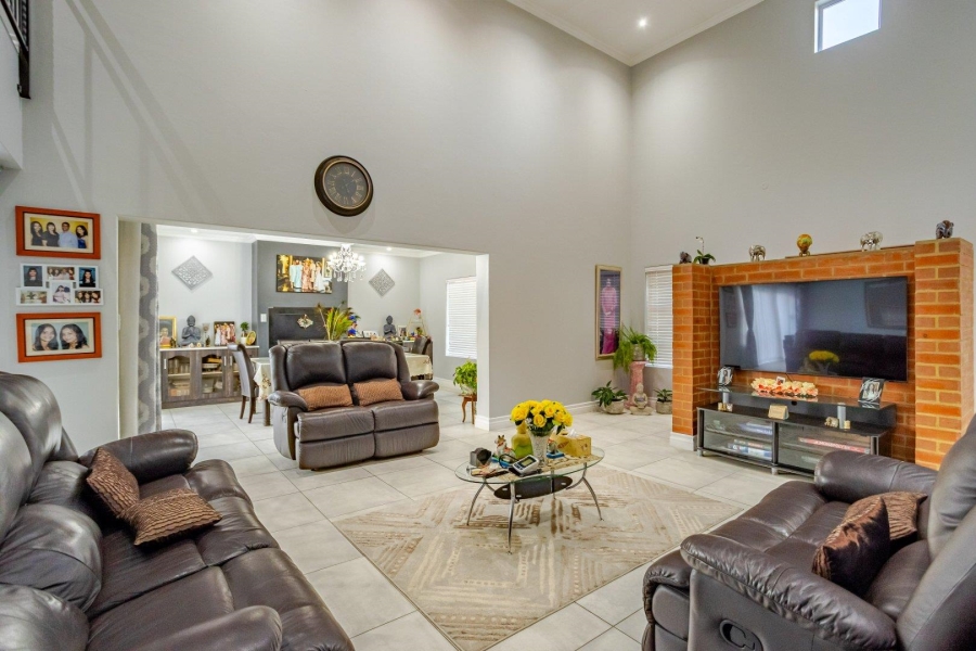 5 Bedroom Property for Sale in Country View Estate Gauteng