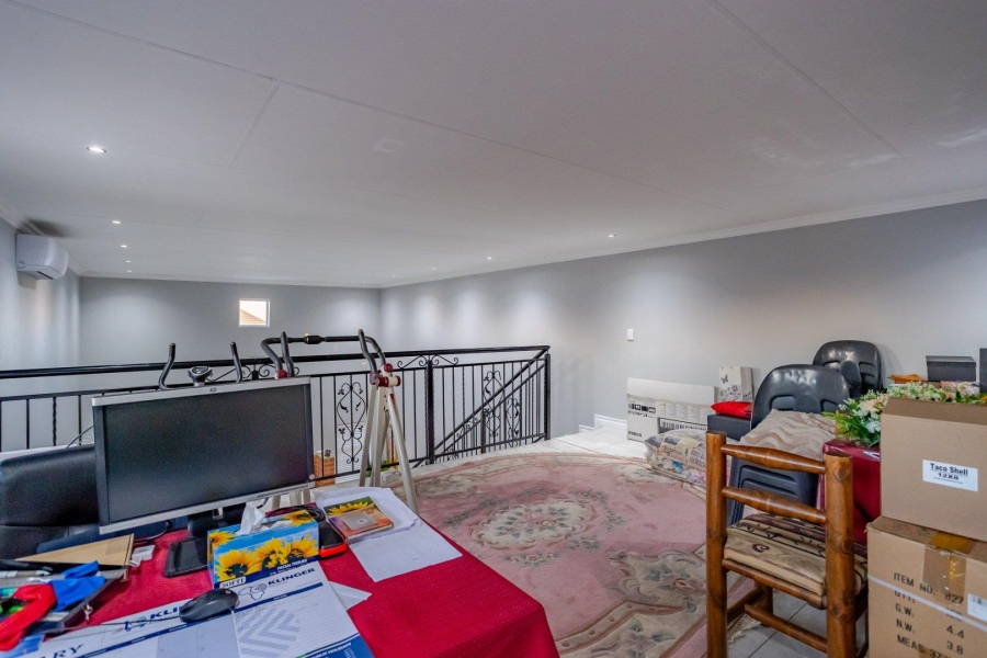 5 Bedroom Property for Sale in Country View Estate Gauteng