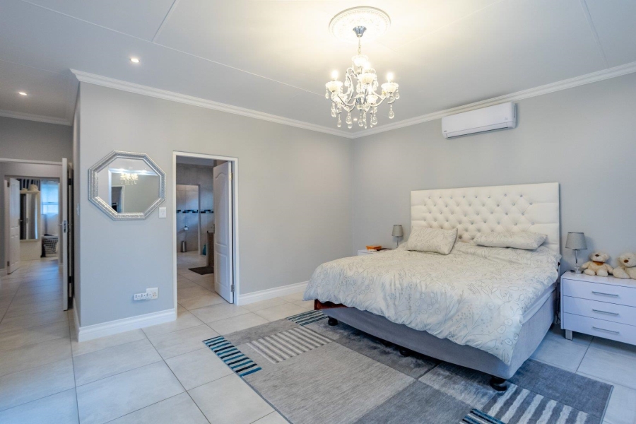 5 Bedroom Property for Sale in Country View Estate Gauteng