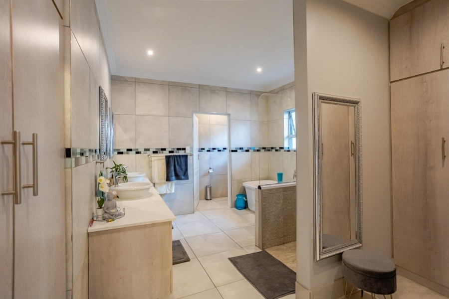 5 Bedroom Property for Sale in Country View Estate Gauteng