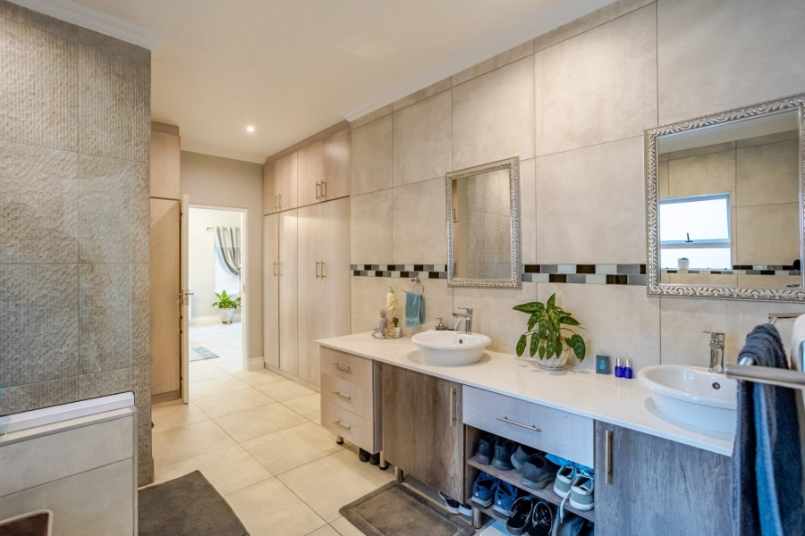 5 Bedroom Property for Sale in Country View Estate Gauteng