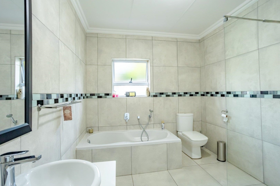 5 Bedroom Property for Sale in Country View Estate Gauteng