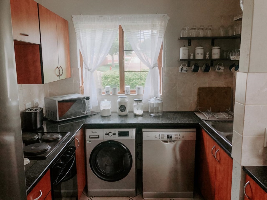 To Let 2 Bedroom Property for Rent in Country View Estate Gauteng