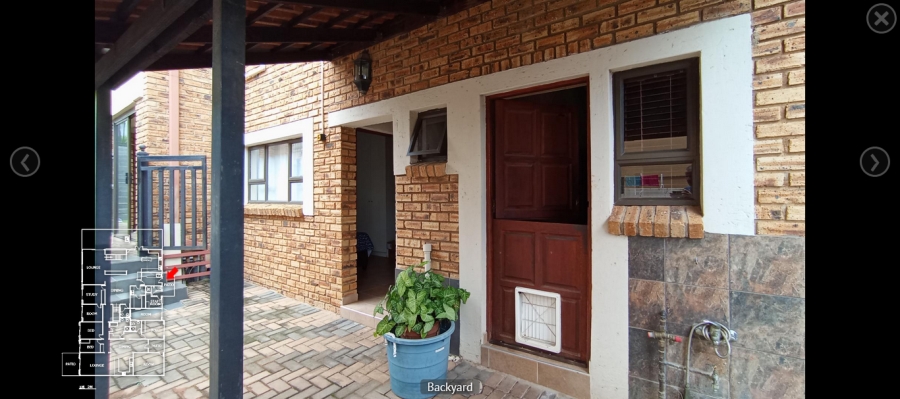 7 Bedroom Property for Sale in Featherbrooke Estate Gauteng