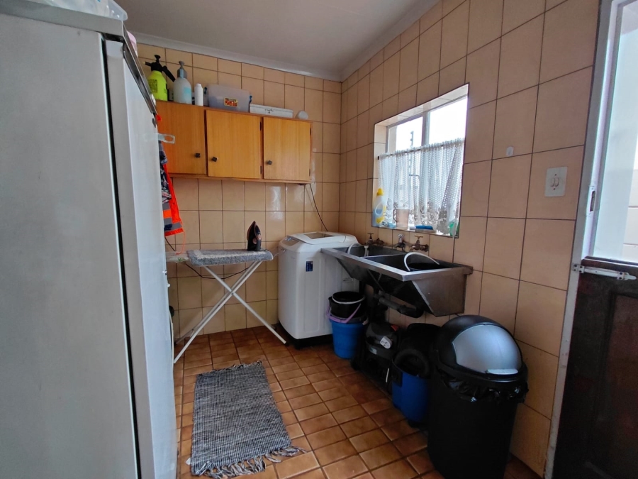 5 Bedroom Property for Sale in Greenhills Gauteng