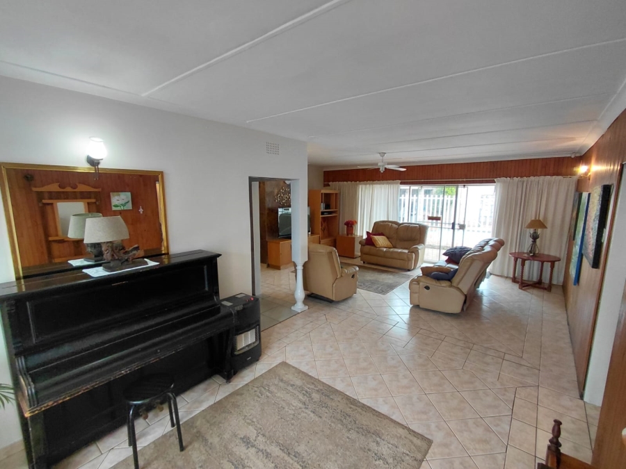 5 Bedroom Property for Sale in Greenhills Gauteng