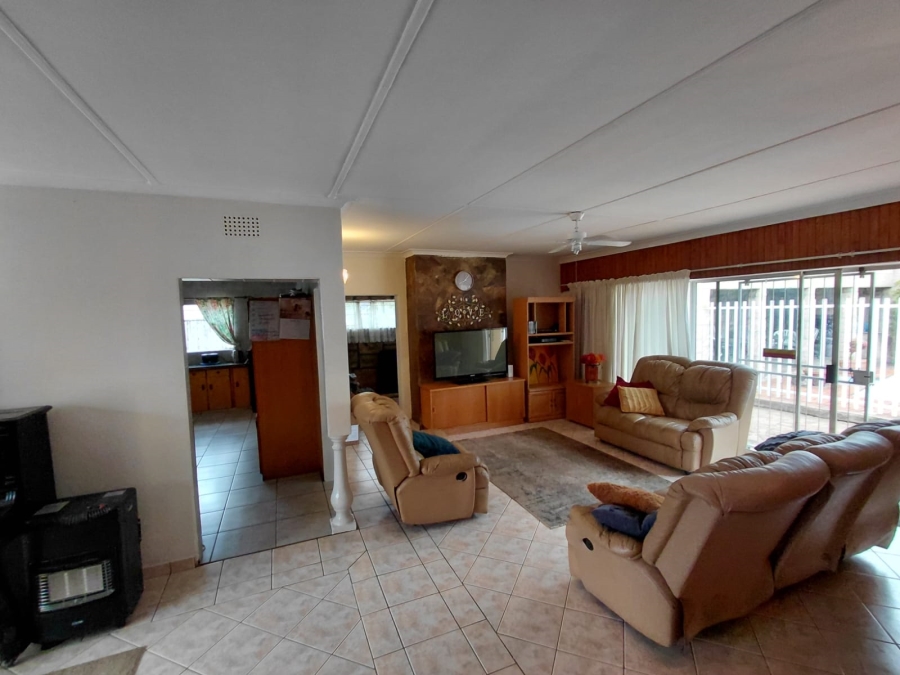 5 Bedroom Property for Sale in Greenhills Gauteng