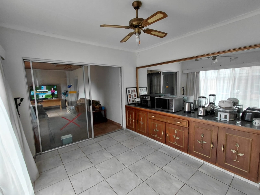 5 Bedroom Property for Sale in Greenhills Gauteng