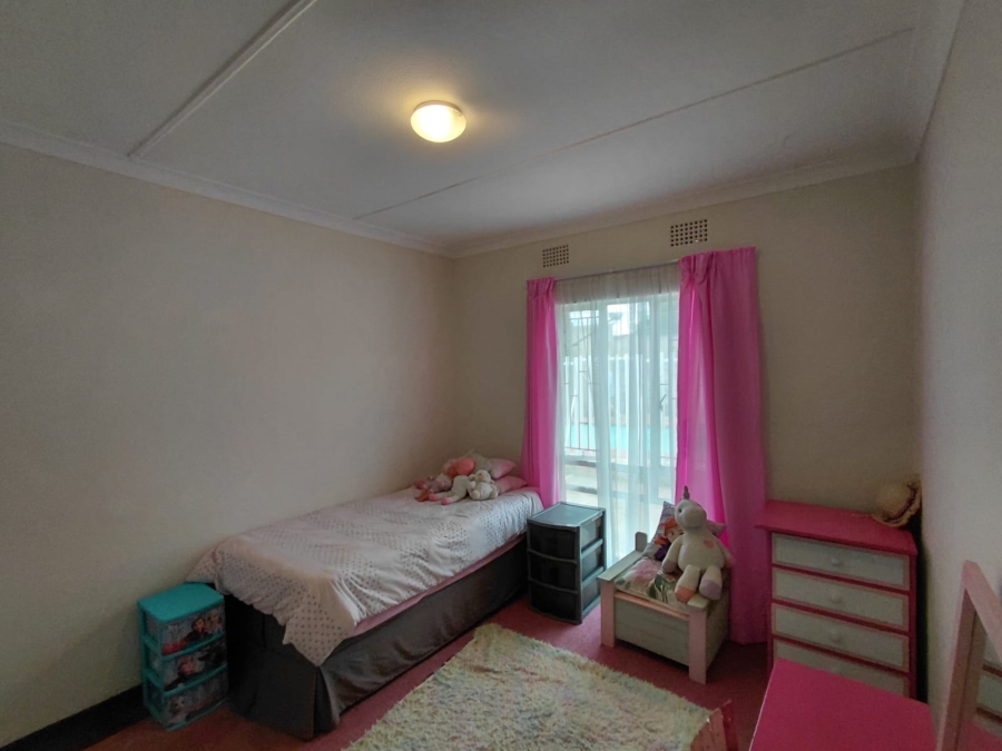 5 Bedroom Property for Sale in Greenhills Gauteng