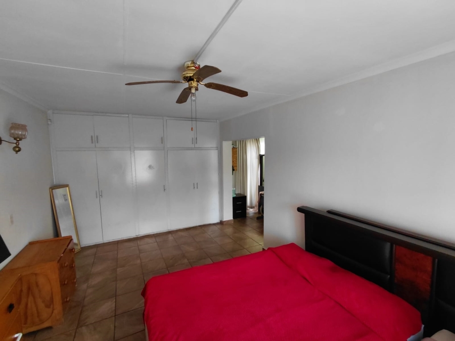 5 Bedroom Property for Sale in Greenhills Gauteng