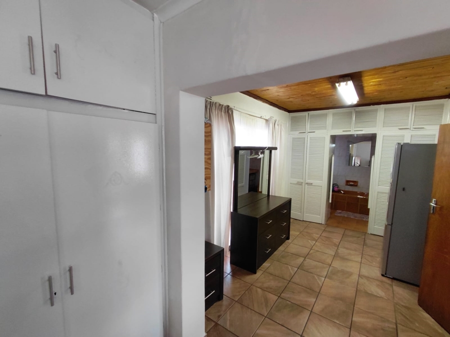 5 Bedroom Property for Sale in Greenhills Gauteng