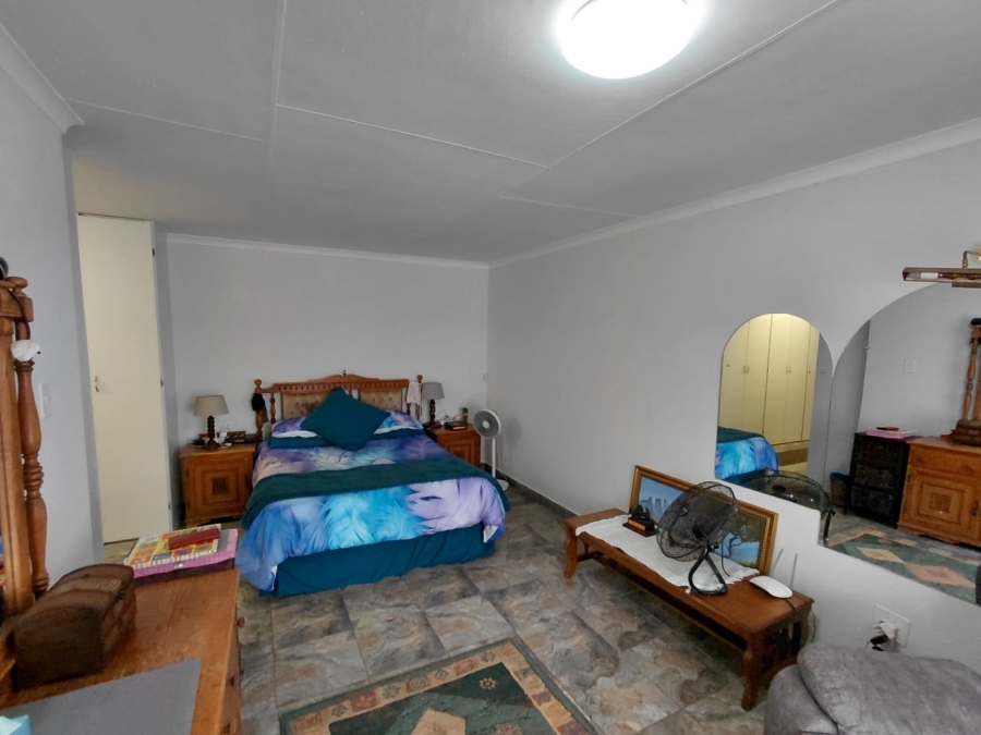 5 Bedroom Property for Sale in Greenhills Gauteng