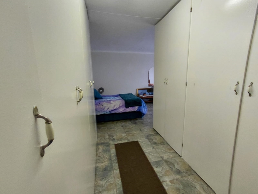 5 Bedroom Property for Sale in Greenhills Gauteng