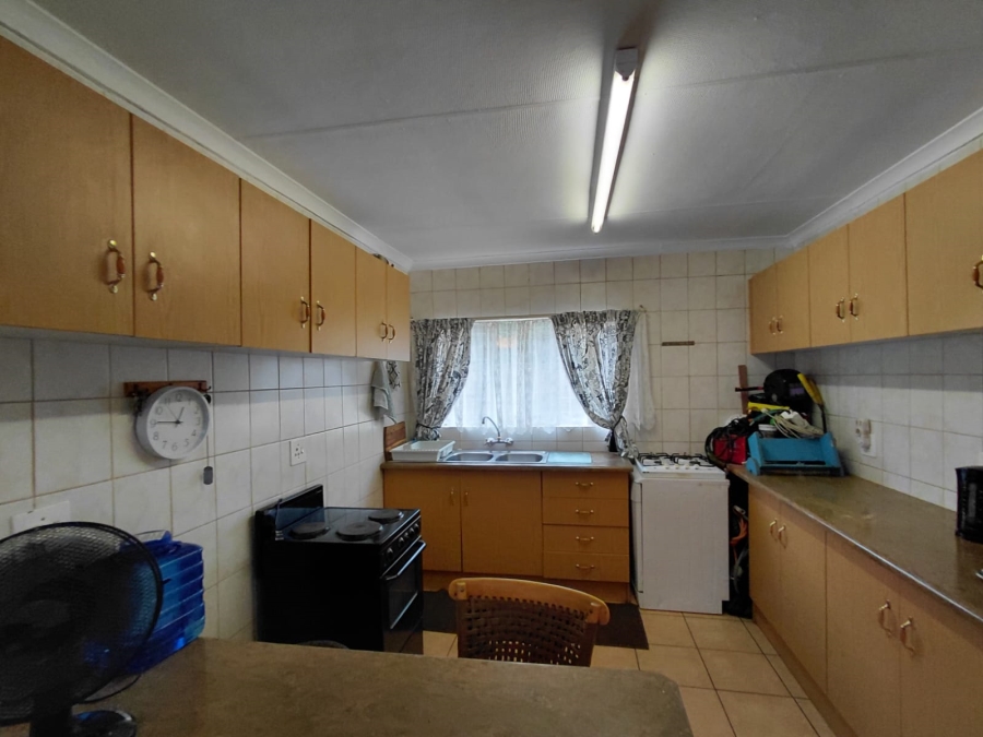 5 Bedroom Property for Sale in Greenhills Gauteng