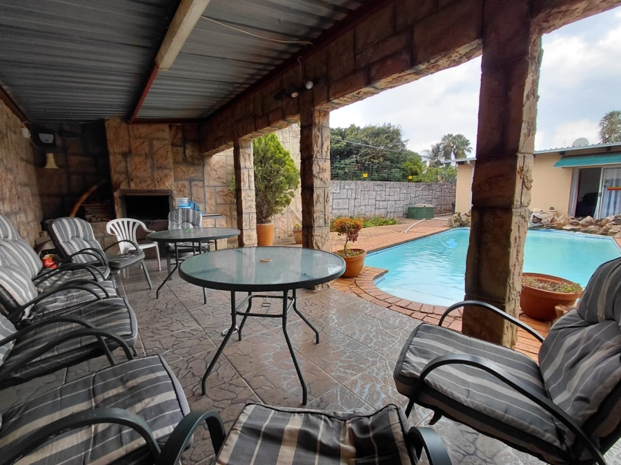 5 Bedroom Property for Sale in Greenhills Gauteng