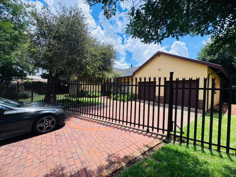 3 Bedroom Property for Sale in Clayville East Gauteng