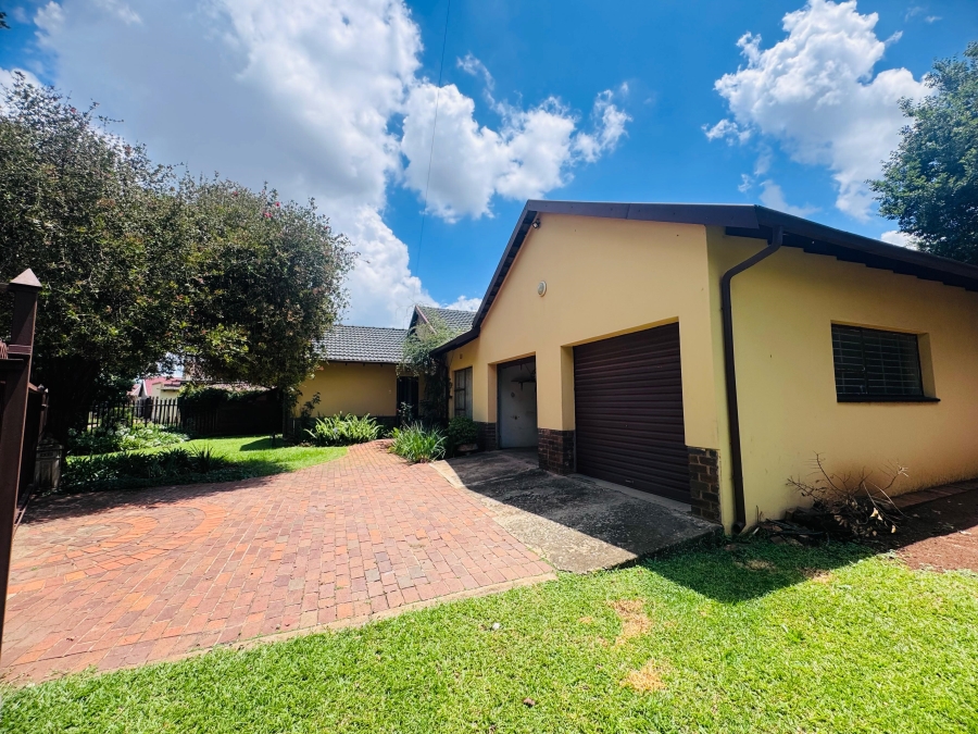 3 Bedroom Property for Sale in Clayville East Gauteng