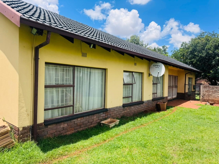 3 Bedroom Property for Sale in Clayville East Gauteng