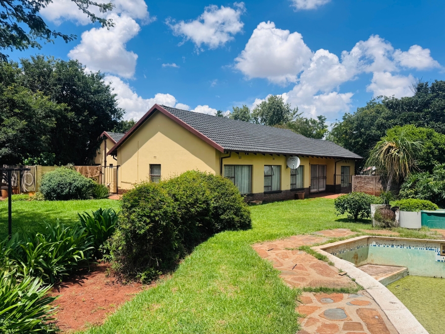 3 Bedroom Property for Sale in Clayville East Gauteng