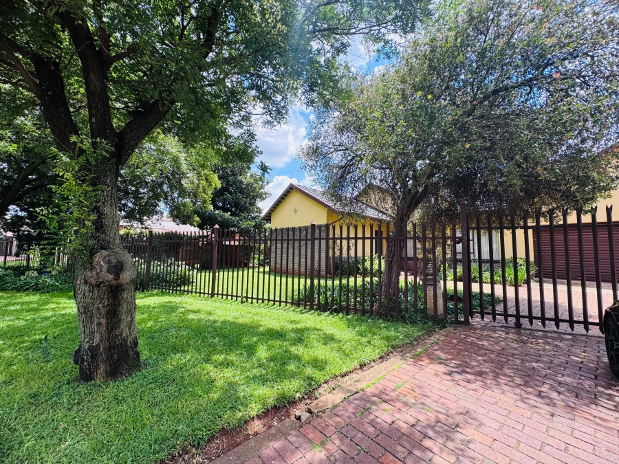 3 Bedroom Property for Sale in Clayville East Gauteng