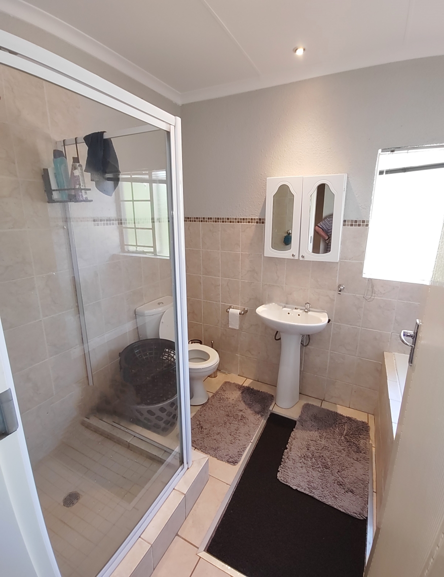 2 Bedroom Property for Sale in Annlin Gauteng