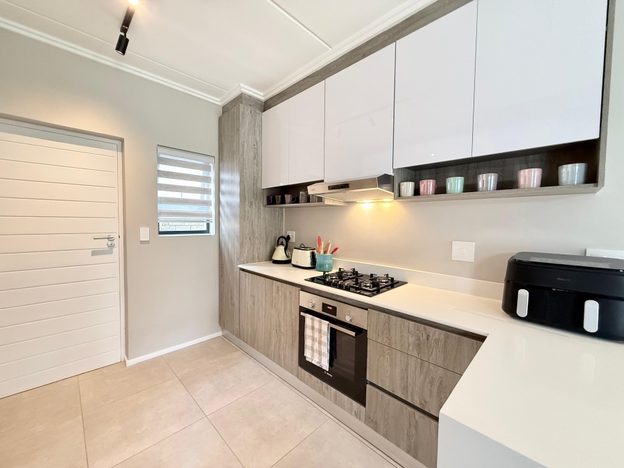 To Let 2 Bedroom Property for Rent in Bryanston Gauteng