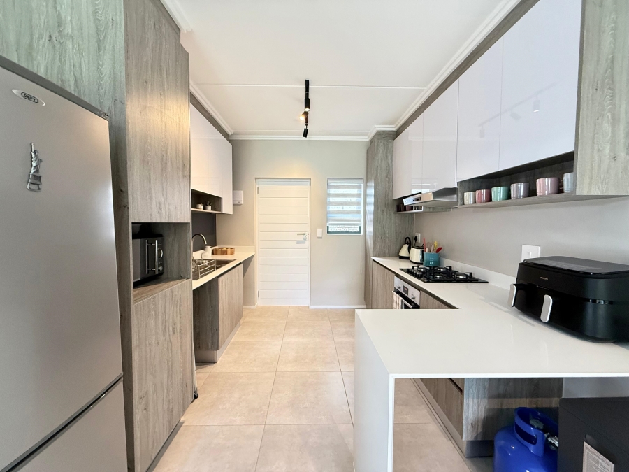 To Let 2 Bedroom Property for Rent in Bryanston Gauteng