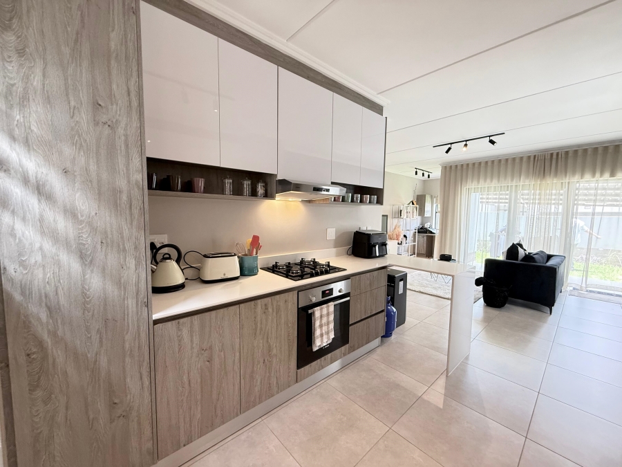 To Let 2 Bedroom Property for Rent in Bryanston Gauteng