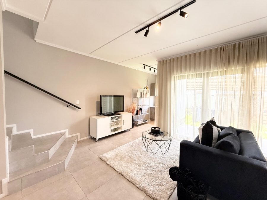 To Let 2 Bedroom Property for Rent in Bryanston Gauteng