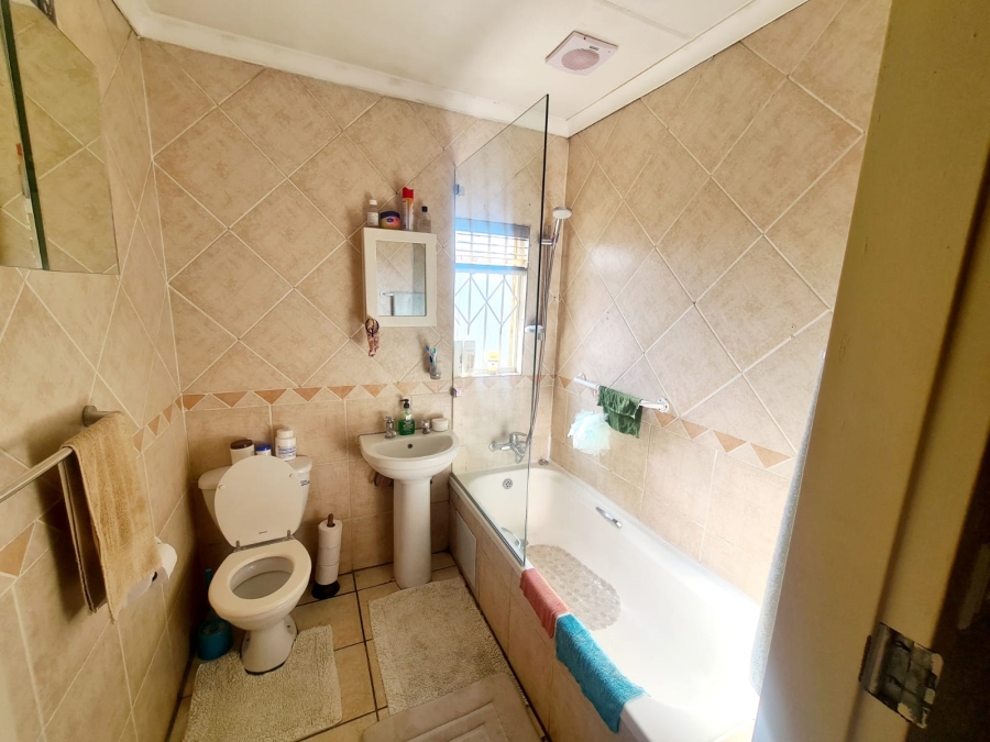 2 Bedroom Property for Sale in Elardus Park Gauteng