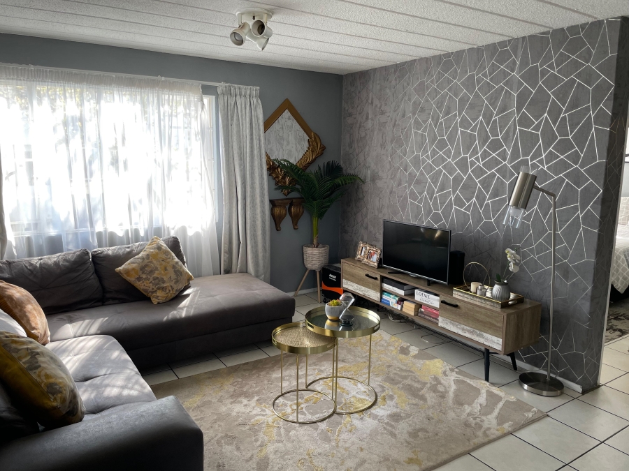 2 Bedroom Property for Sale in Groenkloof Gauteng