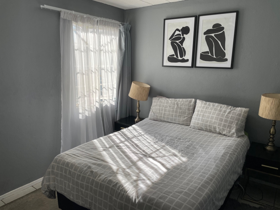 2 Bedroom Property for Sale in Groenkloof Gauteng