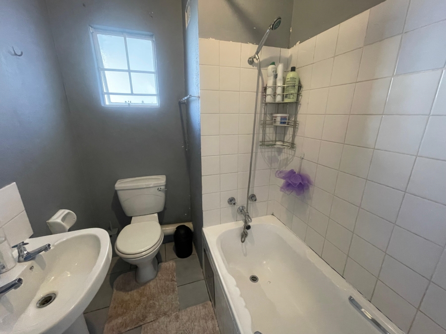 2 Bedroom Property for Sale in Groenkloof Gauteng