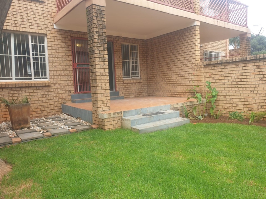 2 Bedroom Property for Sale in Faerie Glen Gauteng