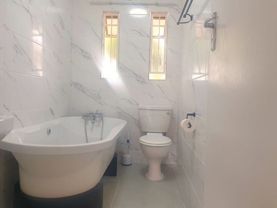 2 Bedroom Property for Sale in Faerie Glen Gauteng