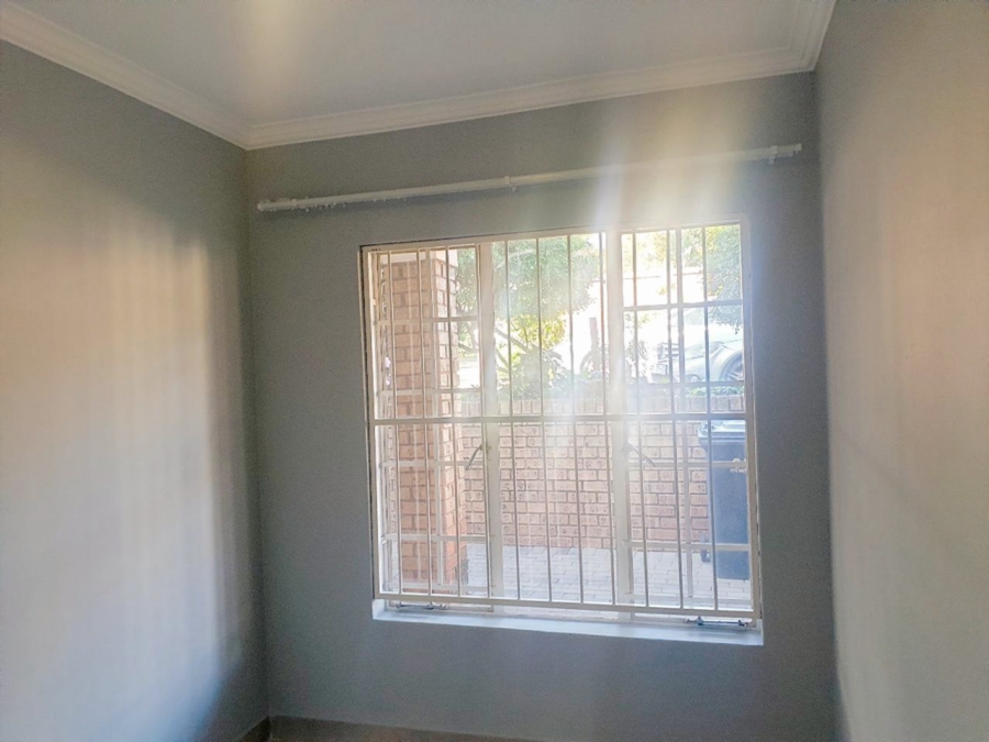 2 Bedroom Property for Sale in Faerie Glen Gauteng