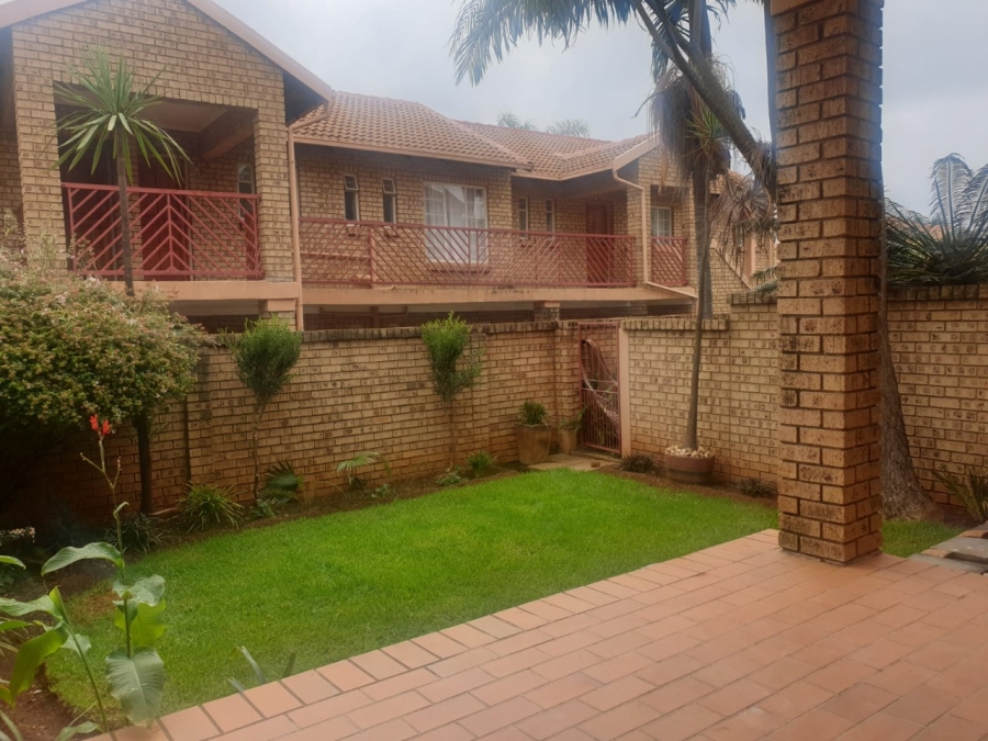 2 Bedroom Property for Sale in Faerie Glen Gauteng