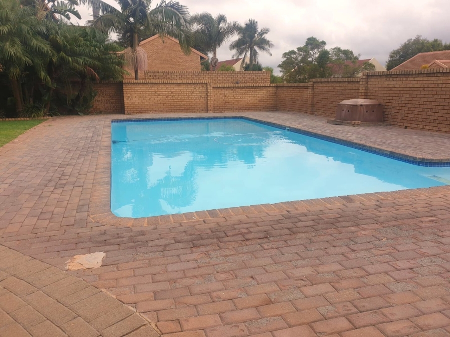 2 Bedroom Property for Sale in Faerie Glen Gauteng