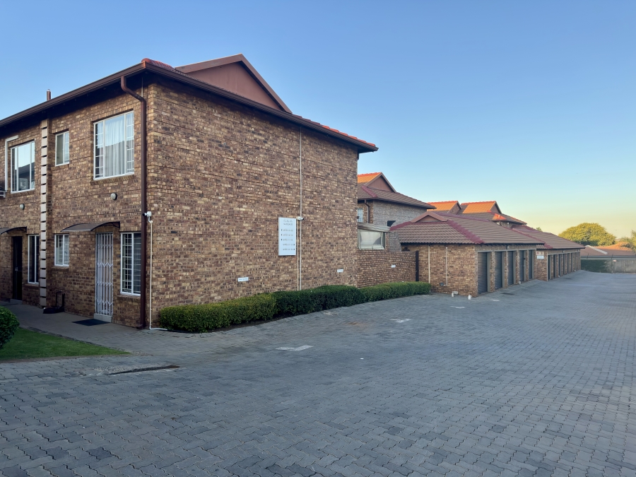 2 Bedroom Property for Sale in Silver Lakes Gauteng