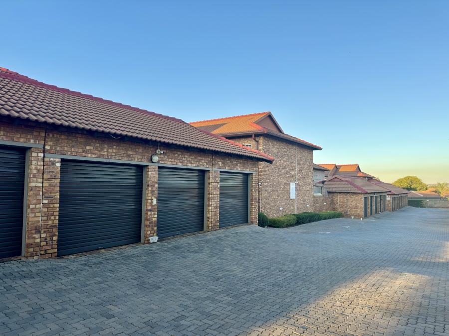 2 Bedroom Property for Sale in Silver Lakes Gauteng