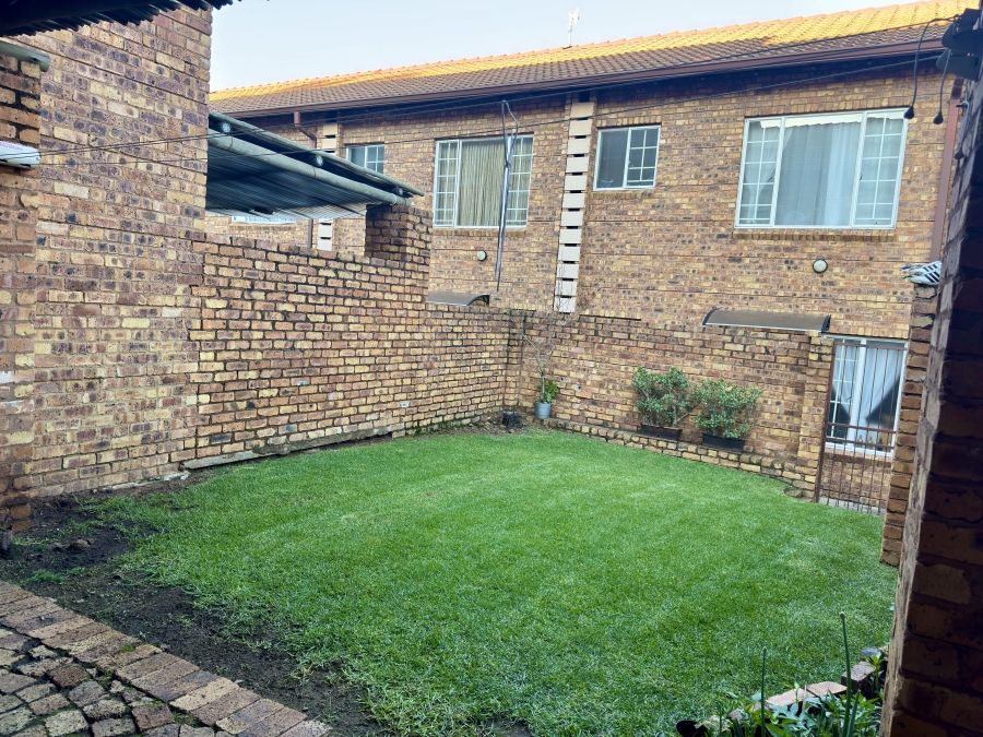 2 Bedroom Property for Sale in Silver Lakes Gauteng
