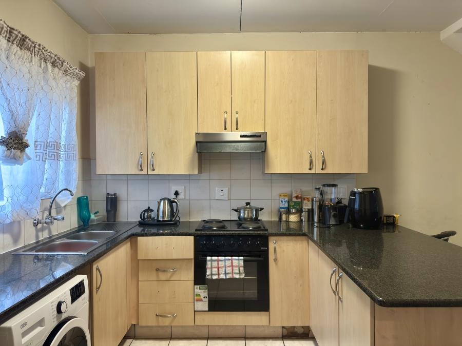 2 Bedroom Property for Sale in Silver Lakes Gauteng