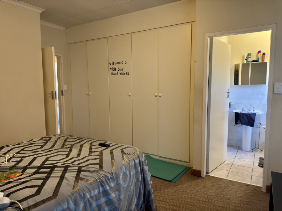 2 Bedroom Property for Sale in Silver Lakes Gauteng