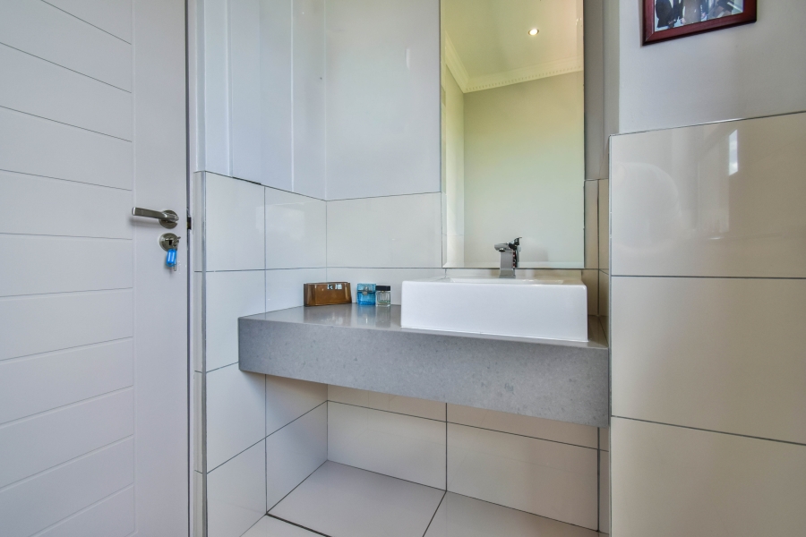 2 Bedroom Property for Sale in Rosebank Gauteng