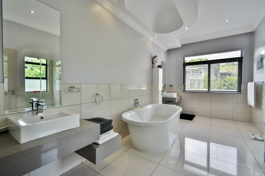 2 Bedroom Property for Sale in Rosebank Gauteng