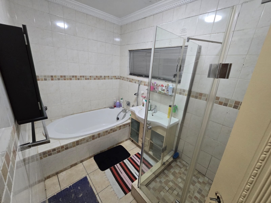 4 Bedroom Property for Sale in Waterkloof Ridge Gauteng