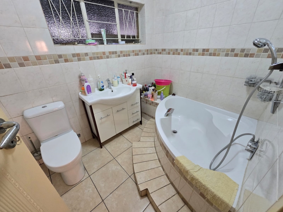 4 Bedroom Property for Sale in Waterkloof Ridge Gauteng